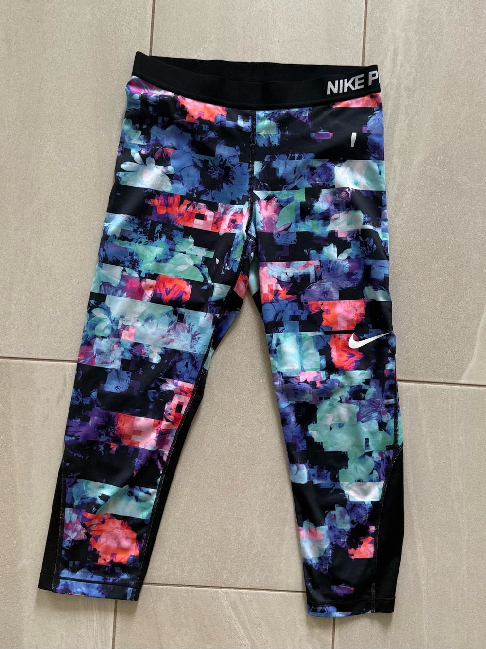 Nike Pro Dri-FIT Cropped Capri Leggings Floral Print Size L